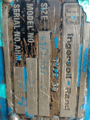 หัวปั๊มลมใหญ่มาก ยี่ห้อ Ingersoll Rand ( USA.) แบบลูกสูบ ขนาดใหญ่แบบ 3 สูบ  ตัวพูลเลย์ติดมาพร้อม ใช้มอเตอร์ขับ 20 - 30  แรงม้าขับ