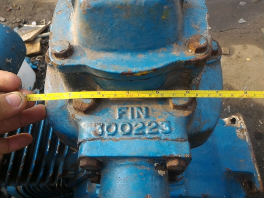 หัวปั๊มลมใหญ่มาก ยี่ห้อ Ingersoll Rand ( USA.) แบบลูกสูบ ขนาดใหญ่แบบ 3 สูบ  ตัวพูลเลย์ติดมาพร้อม ใช้มอเตอร์ขับ 20 - 30  แรงม้าขับ