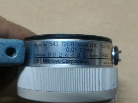 เครื่องวัดความหนาระบบดิจิตอลยี่ห้อ Mtiutoyo จากญี่ปุ่น ช่วงของการวัดอยู่ที่ 0.01 - 12 มม. วัดชิ้นงานได้ไว โครงสร้างแข็งแรง