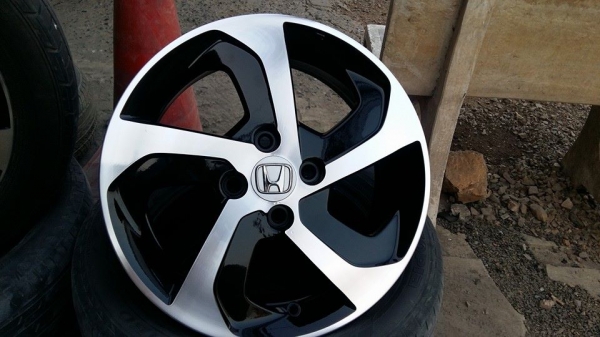 ขายล้อแม็กhonda city ตัวใหม่ 15" สนใจติดต่อ ตาเล็ก ล้อและยางครับ 081-3747940