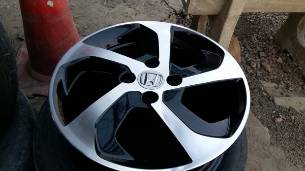 ขายล้อแม็กhonda city ตัวใหม่ 15" สนใจติดต่อ ตาเล็ก ล้อและยางครับ 081-3747940