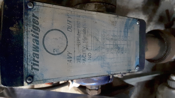 สว่านแท่นตัวกลาง ใช้งานอยุ่