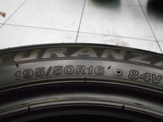 ยาง Bridgestone Turanza ER33 195/50/16 ผลิตปี 2014 ดอกสวย พร้อมใช้ ทั้งชุด 4200.- /ใส่ ถ่วงฟรีค่ะ
