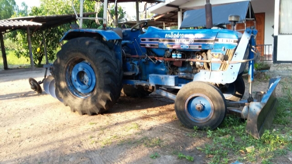 รถไถFORD 66  ท้าย 77 เล่มทะเบียนพร้อมโอน