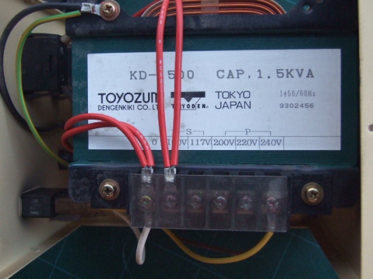 หม้อแปลงไฟจาก 220v ==> 100v / 117v ขนาด 1500W (1.5KVA) ของ TOYOZUMI (TOYODEN) Japan