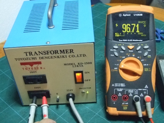 หม้อแปลงไฟจาก 220v ==> 100v / 117v ขนาด 1500W (1.5KVA) ของ TOYOZUMI (TOYODEN) Japan