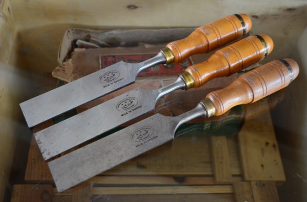 ขายสิ่วฉลามสามดาวMade in Sweden.ขนาด1 1/4" งานใหม่เก่าเก็บด้ามไม้ ขายสิ่วฉลามสามดาวMade in Sweden.ขนาด1 1/4" งานใหม่เก่าเก็บด้ามไม้