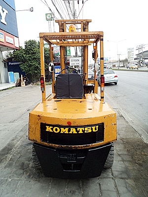 ขายรถยกโคมัสสึ 3 ตัน เครื่องดีเซลอีซูซุ กระบอกคุ่ เสาสูง 4 เมตร พวงมาลัยเพาเว่อร์ สีเดิมจากนอก นำเข้าจากญี่ปุ่น ใช้งานได้ทันที ขายรถยกโคมัสสึ 3 ตัน เครื่องดีเซลอีซูซุ กระบอกคุ่ เสาสูง 4 เมตร พวงมาลัยเพาเว่อร์ สีเดิมจากนอก นำเข้าจากญี่ปุ่น ใช้งานได้ทันที