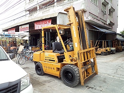 ขายรถยกโคมัสสึ 3 ตัน เครื่องดีเซลอีซูซุ กระบอกคุ่ เสาสูง 4 เมตร พวงมาลัยเพาเว่อร์ สีเดิมจากนอก นำเข้าจากญี่ปุ่น ใช้งานได้ทันที ขายรถยกโคมัสสึ 3 ตัน เครื่องดีเซลอีซูซุ กระบอกคุ่ เสาสูง 4 เมตร พวงมาลัยเพาเว่อร์ สีเดิมจากนอก นำเข้าจากญี่ปุ่น ใช้งานได้ทันที