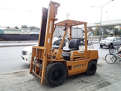 ขายรถยกโคมัสสึ 3 ตัน เครื่องดีเซลอีซูซุ กระบอกคุ่ เสาสูง 4 เมตร พวงมาลัยเพาเว่อร์ สีเดิมจากนอก นำเข้าจากญี่ปุ่น ใช้งานได้ทันที ขายรถยกโคมัสสึ 3 ตัน เครื่องดีเซลอีซูซุ กระบอกคุ่ เสาสูง 4 เมตร พวงมาลัยเพาเว่อร์ สีเดิมจากนอก นำเข้าจากญี่ปุ่น ใช้งานได้ทันที