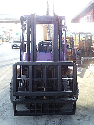 ขายรถยกTCM 2.5 ตัน  เครื่องดีเซลอีซูซุ  งาเทด้ำ  กระบอกคู่  เสาสูง 3 เมตร ล้อหน้าคู่ ยางตันหน้า-หลัง  พวงมาลัยเพาเว่อร์   นำเข้าจากญี่ปุ่น ใช้งานได้ทันที