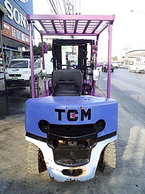 ขายรถยกTCM 2.5 ตัน  เครื่องดีเซลอีซูซุ  งาเทด้ำ  กระบอกคู่  เสาสูง 3 เมตร ล้อหน้าคู่ ยางตันหน้า-หลัง  พวงมาลัยเพาเว่อร์   นำเข้าจากญี่ปุ่น ใช้งานได้ทันที