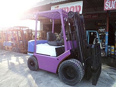 ขายรถยกTCM 2.5 ตัน  เครื่องดีเซลอีซูซุ  งาเทด้ำ  กระบอกคู่  เสาสูง 3 เมตร ล้อหน้าคู่ ยางตันหน้า-หลัง  พวงมาลัยเพาเว่อร์   นำเข้าจากญี่ปุ่น ใช้งานได้ทันที