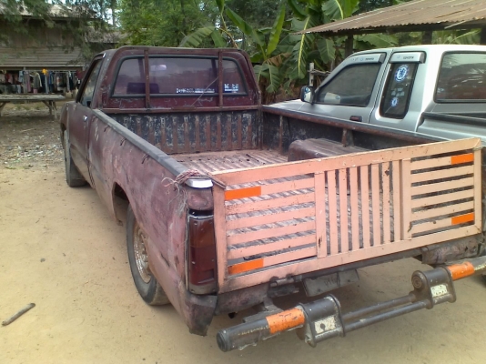 รถกระบะISUZU KB   เครื่อง  2200   สีแดง  เครื่องดี ใช้งานอยุ่ทุกวัน ปี 2529