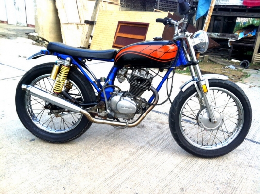 ขายcb100 แต่งโหดๆ ดุๆ มีใบซื้อขาย เครื่องดีมาก ล้อโต 15900 0819884773