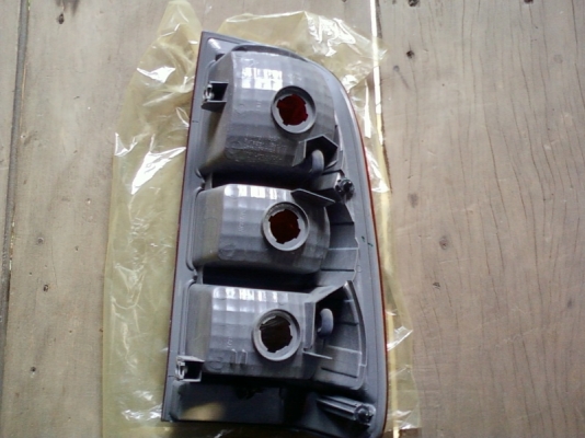 สนใจไฟท้ายเดิมๆ ของวีโก้ แถมหลอดไฟ 1 คู่ สักชุดมั้ยครับ............. สนใจไฟท้ายเดิมๆ ของวีโก้ แถมหลอดไฟ 1 คู่ สักชุดมั้ยครับ.............