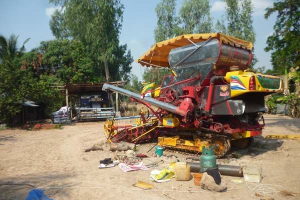 ขายรถเกี่ยวข้าวเกษตรพัฒนาไอ้หนุ่มไวไฟ ปี 54