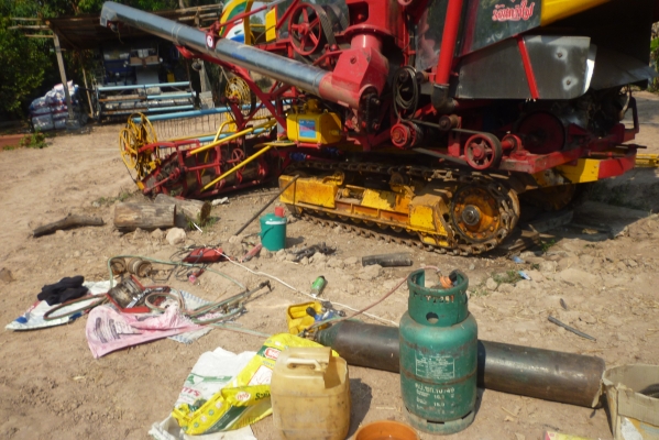 ขายรถเกี่ยวข้าวเกษตรพัฒนาไอ้หนุ่มไวไฟ ปี 54