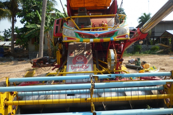 ขายรถเกี่ยวข้าวเกษตรพัฒนาไอ้หนุ่มไวไฟ ปี 54