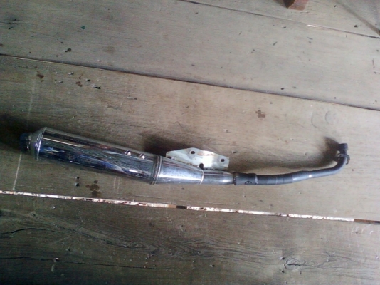 (ยังขายอยู่ครับ) ท่อไอเสีย SUZUKI สแมช สภาพดี