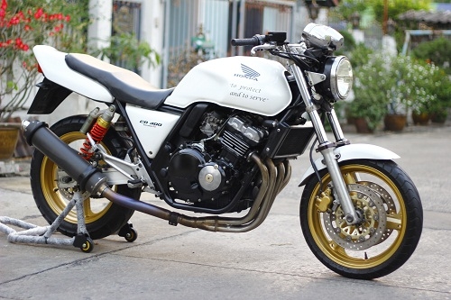 ขาย SF 400 สีขาว ท่อไทเท ราคาไม่แรง