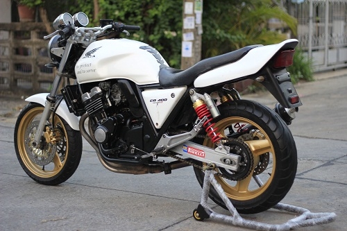 ขาย SF 400 สีขาว ท่อไทเท ราคาไม่แรง