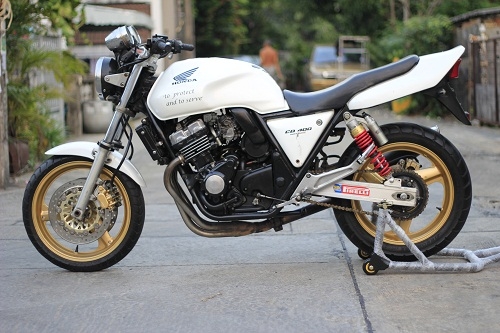 ขาย SF 400 สีขาว ท่อไทเท ราคาไม่แรง