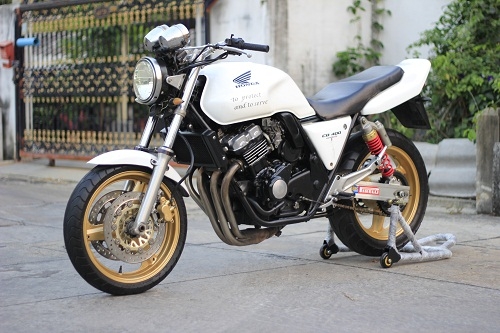 ขาย SF 400 สีขาว ท่อไทเท ราคาไม่แรง