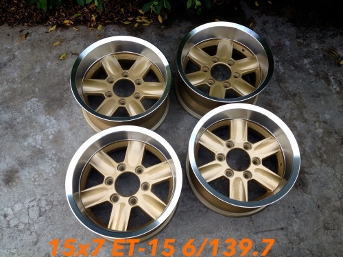 ล้อ SNIPER ขอบ 15x7 ใส่ 6 รู ก้านสีทอง ขอบเงา ออฟลึก *7900 บาทครับ