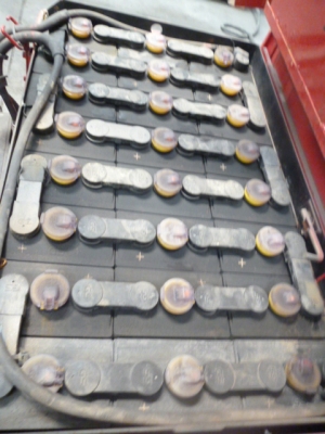 ขายรถยกไฟฟ้า 0.9 ตัน สภาพสวยพร้อมใช้งาน ราคาถูก ยี่ห้อ TOYOTA  รุ่น 3FB9  สนใจติดต่อเจี๊ยบได้เลยค่ะ 087-3310254 ค่ะ