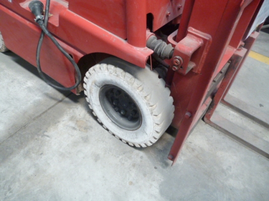 ขายรถยกไฟฟ้า 0.9 ตัน สภาพสวยพร้อมใช้งาน ราคาถูก ยี่ห้อ TOYOTA  รุ่น 3FB9  สนใจติดต่อเจี๊ยบได้เลยค่ะ 087-3310254 ค่ะ