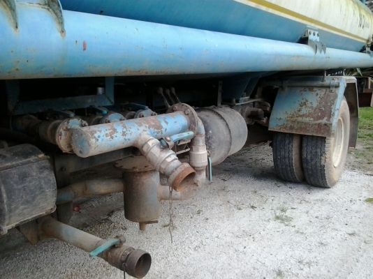 ขายหกล้อรถน้ำมัน 115 แรงม้า รถสวย  สภาพดี