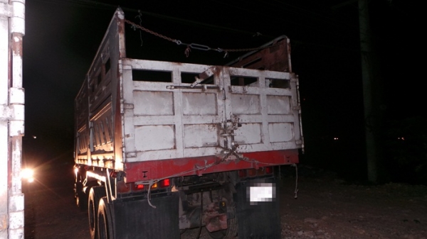 ISUZU FXZ320 ปี 50 พร้อมหางพ่วง สองคาน พร้อมขายค่ะ ISUZU FXZ320 ปี 50 พร้อมหางพ่วง สองคาน พร้อมขายค่ะ