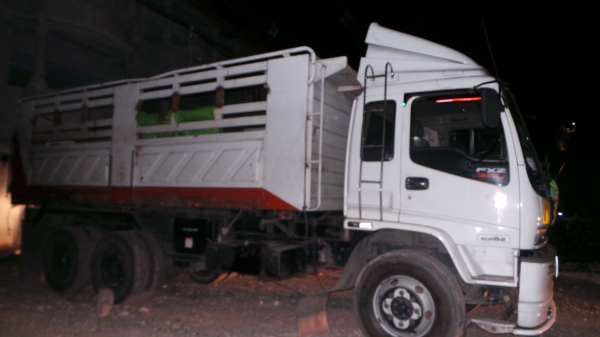 ISUZU FXZ320 ปี 50 พร้อมหางพ่วง สองคาน พร้อมขายค่ะ ISUZU FXZ320 ปี 50 พร้อมหางพ่วง สองคาน พร้อมขายค่ะ