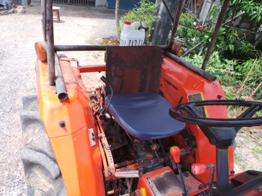 รถไถยี่ห้อ KUBOTA อุปกรณ์มีโรตารี่ตัดหญ้า ใบมีดดันหน้า รถไถยี่ห้อ KUBOTA อุปกรณ์มีโรตารี่ตัดหญ้า ใบมีดดันหน้า