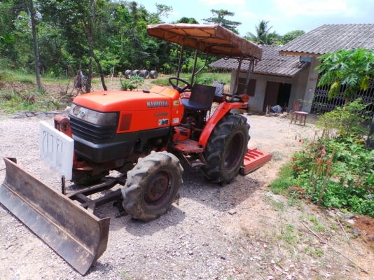 รถไถยี่ห้อ KUBOTA อุปกรณ์มีโรตารี่ตัดหญ้า ใบมีดดันหน้า รถไถยี่ห้อ KUBOTA อุปกรณ์มีโรตารี่ตัดหญ้า ใบมีดดันหน้า