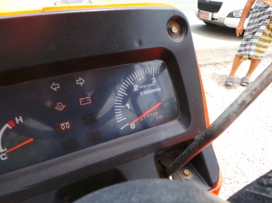 รถไถยี่ห้อ KUBOTA อุปกรณ์มีโรตารี่ตัดหญ้า ใบมีดดันหน้า รถไถยี่ห้อ KUBOTA อุปกรณ์มีโรตารี่ตัดหญ้า ใบมีดดันหน้า