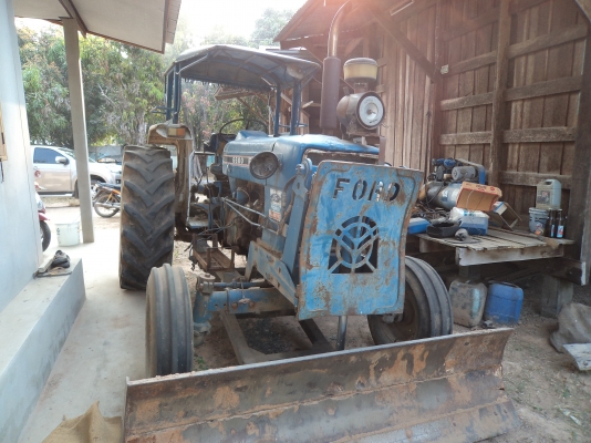ขายรถไถ FORD 77 เครือง T5 อุปกรณ์ผาน2ชุด พร้อมใช้งาน เอกสารเล่มทะเบียน พร้อมโอน