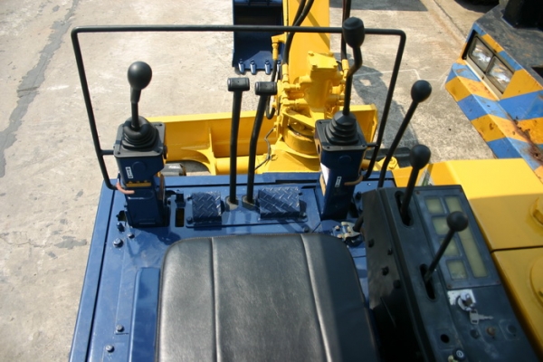 ขาย รถขุดเล็ก KOMATSU PC20-5 เก่านอก สวยๆ 350,000 TEL : 087-0339334 (อ็อฟ)