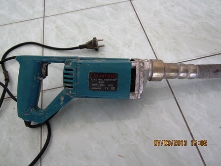 เครื่องจี้คอนกรีตมือถือ CLINTON EV-35  750W