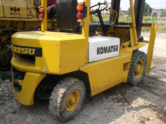 ขายรถโฟล์คลิฟท์ KOMATSU รุ่น FD20-10 เครื่องดีเซล เกียร์ออโต้ เสา 4 เมตร ขายตามสภาพ