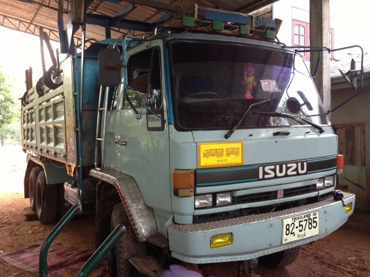 ISUZU ROCKY FXZ 240 HP 6SD1 ปี 39 ร็อกนางฟ้าแท้ สิบล้อดั๊มพ์ 2 เพลา กระบะดั๊มพ์เหล็ก 12 ตันของอู่สหกิจสภาพอย่างสวยมีบาร์อ้อยติดมาให้ครบพร้อม เครื่องแห้งแรงดี หัวเก๋งบางเดิมภายในเก๋งสวยครบ แอร์เย็น พวงมาลัยเพาเวอร์ เบรคทริ๊ปฟี้ ช่วงล่างคัชซีสวย มีระบบลากพ่