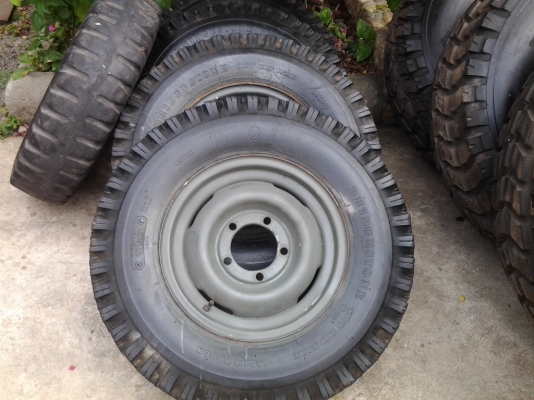 ขายยางรถจิ๊ป 5 เส้น ขอบ 15 วิ่งไม่ถึง1000 โล  ขายถูก 13,000 บาท