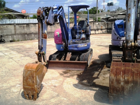 ขายด่วน..รถขุด KOMATSU PC30 UU-2  รถสวย เก่าญี่ปุ่น รถสวย ทำเงิน มีใบอินวอยล์ จัดไฟแน๊นซ์ สบาย ๆ.