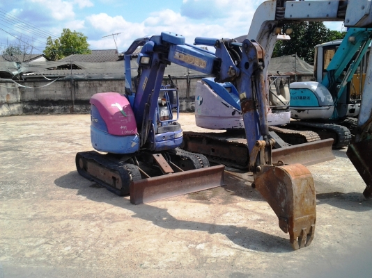 ขายด่วน..รถขุด KOMATSU PC30 UU-2  รถสวย เก่าญี่ปุ่น รถสวย ทำเงิน มีใบอินวอยล์ จัดไฟแน๊นซ์ สบาย ๆ.