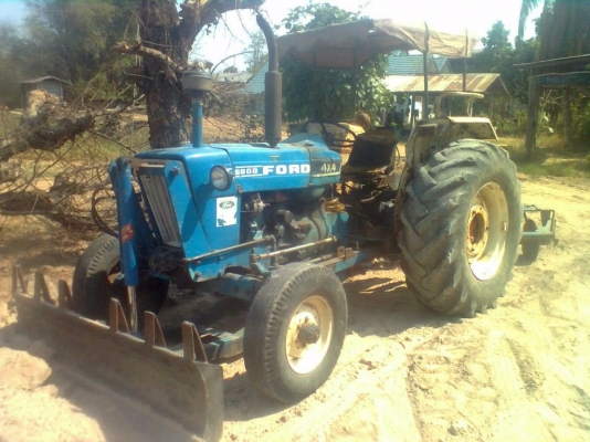 FORD 77 - 1 เพลา เครื่อง T3 สภาพดีพร้อมใช้งาน อุปกรณ์มีให้ครบ มีใบมีดดันหน้า ผานพรวนดิน 7 เครื่องแห้งดีไม่เยิ้มกำลังแรงดี ขับขี่ควบคุมง่ายคล่องตัวดี ไม่มีปัญหาเรื่องรั่วซึ่ม ช่วงล่างยางสภาพดีหน้าหลังประมาณ 60\% พร้อมใช้งานได้เลย เอกสารสัญญาซื้อขาย ราคาต่อร