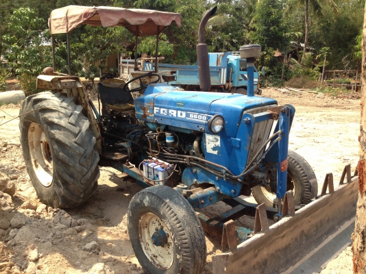 FORD 77 - 1 เพลา เครื่อง T3 สภาพดีพร้อมใช้งาน อุปกรณ์มีให้ครบ มีใบมีดดันหน้า ผานพรวนดิน 7 เครื่องแห้งดีไม่เยิ้มกำลังแรงดี ขับขี่ควบคุมง่ายคล่องตัวดี ไม่มีปัญหาเรื่องรั่วซึ่ม ช่วงล่างยางสภาพดีหน้าหลังประมาณ 60\% พร้อมใช้งานได้เลย เอกสารสัญญาซื้อขาย ราคาต่อร FORD 77 - 1 เพลา เครื่อง T3 สภาพดีพร้อมใช้งาน อุปกรณ์มีให้ครบ มีใบมีดดันหน้า ผานพรวนดิน 7 เครื่องแห้งดีไม่เยิ้มกำลังแรงดี ขับขี่ควบคุมง่ายคล่องตัวดี ไม่มีปัญหาเรื่องรั่วซึ่ม ช่วงล่างยางสภาพดีหน้าหลังประมาณ 60\% พร้อมใช้งานได้เลย เอกสารสัญญาซื้อขาย ราคาต่อร