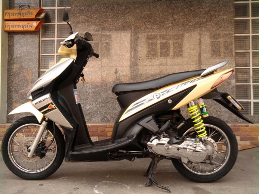 ขออนุญาติขาย Honda Click Play มือเดียว สีเหลืองทอง ขออนุญาติขาย Honda Click Play มือเดียว สีเหลืองทอง