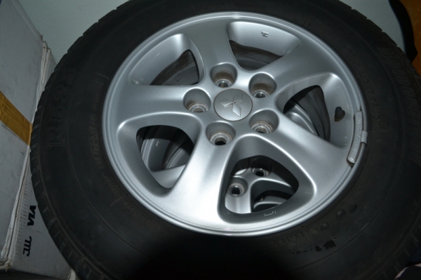 ขายแม็กพร้อมยางติดรถไทรตั้นขอบ 15