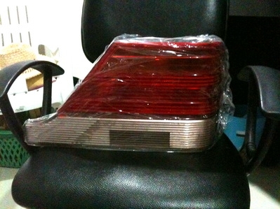 ไฟท้ายเบนซ์ เอส คลาส W140 ข้างล่ะ 1000 มีแต่ข้างขวานะครับ ไฟท้ายเบนซ์ เอส คลาส W140 ข้างล่ะ 1000 มีแต่ข้างขวานะครับ